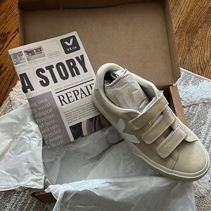 Veja Shoes NEW - Cream/White - 8 US
